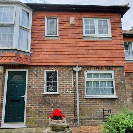 Beautiful 1 Bedroom Cottage With Courtyard. ディール エクステリア 写真