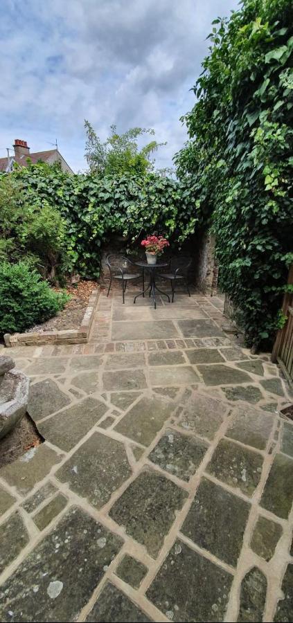Beautiful 1 Bedroom Cottage With Courtyard. ディール エクステリア 写真