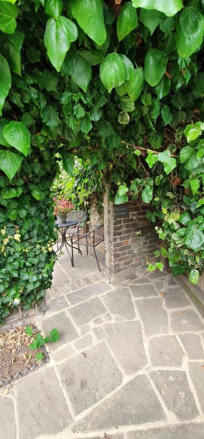 Beautiful 1 Bedroom Cottage With Courtyard. ディール エクステリア 写真